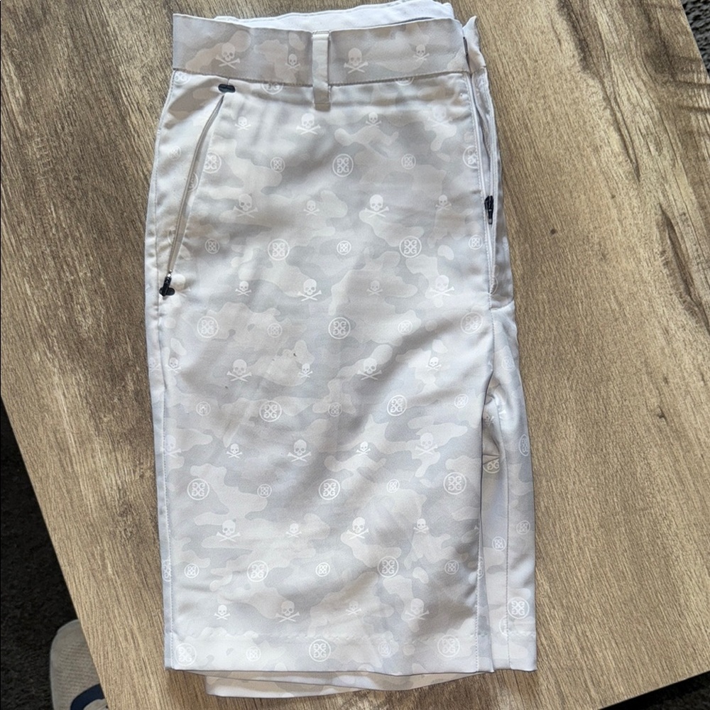 G/FORE White & Light Gray Skull Camo Men's Golf Shorts